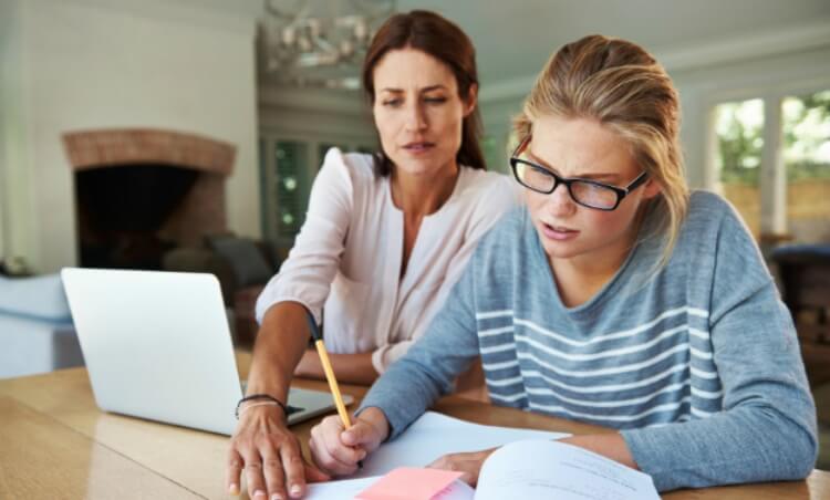 Top Criteria to Choose a Homework Writing Service with Experts on the Staff
